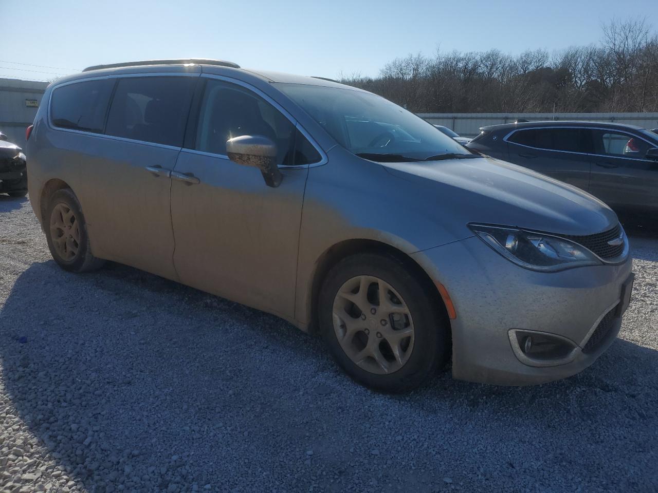 2017 Chrysler Pacifica Touring L - Image 4
