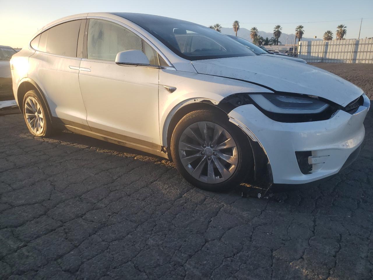 2020 Tesla Model X - Фото 4