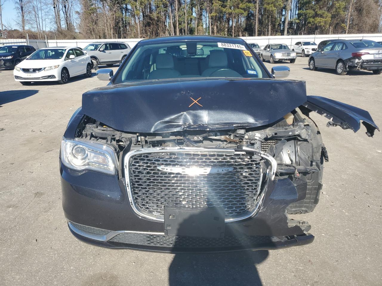 2019 Chrysler 300 Touring - Фото 5