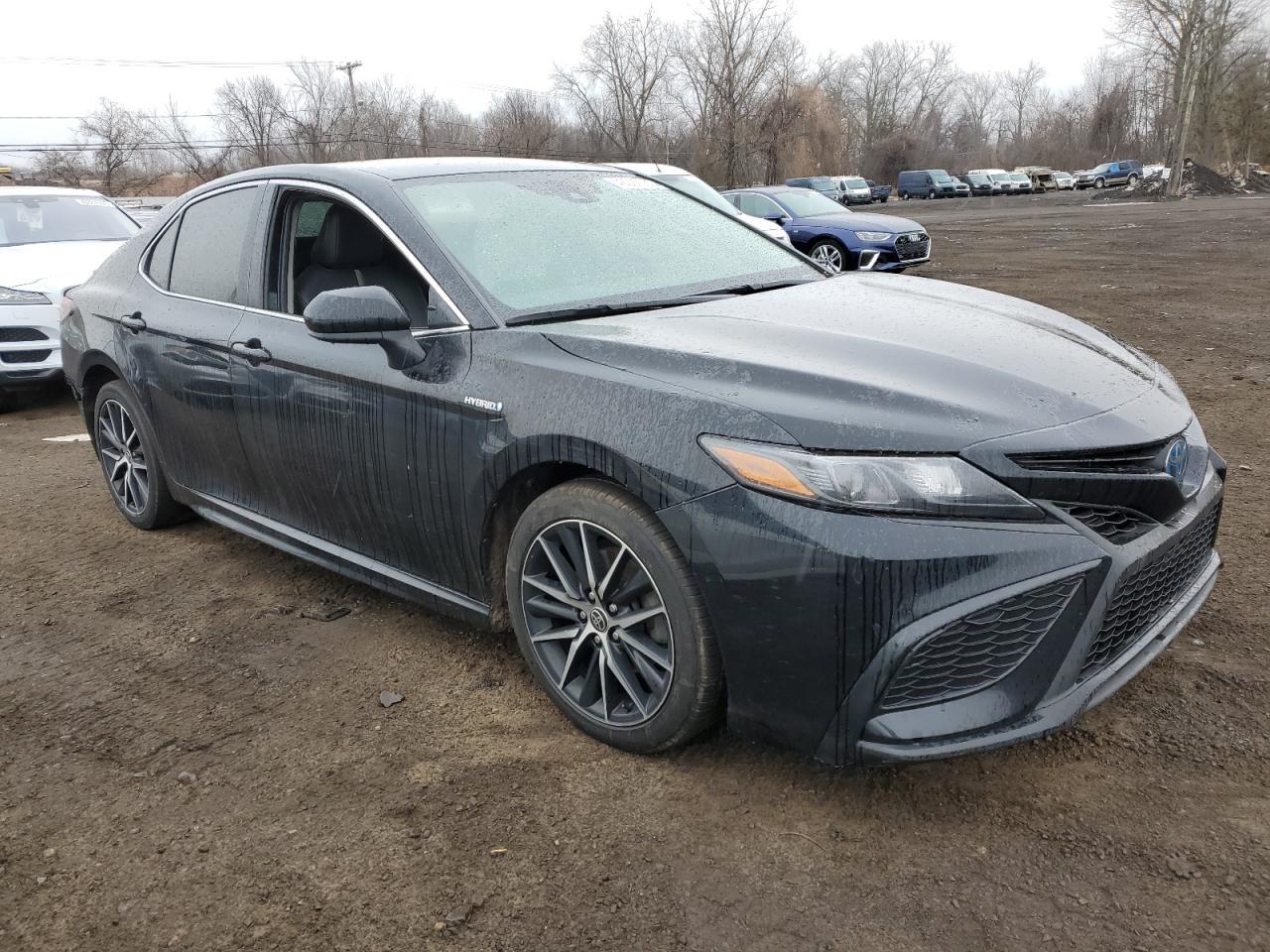 2021 Toyota Camry Se - Image 4