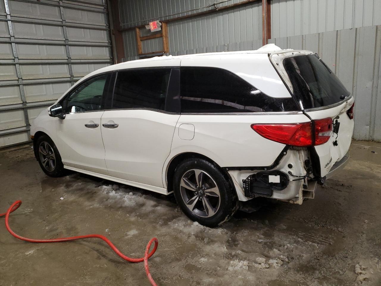 2018 Honda Odyssey Touring - Image 2