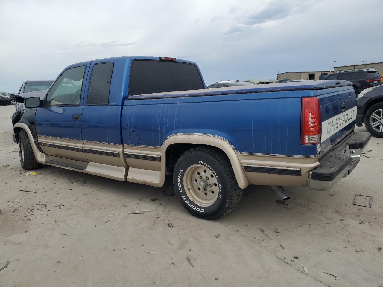 1997 Chevrolet Gmt-400 C1500 - Image 2