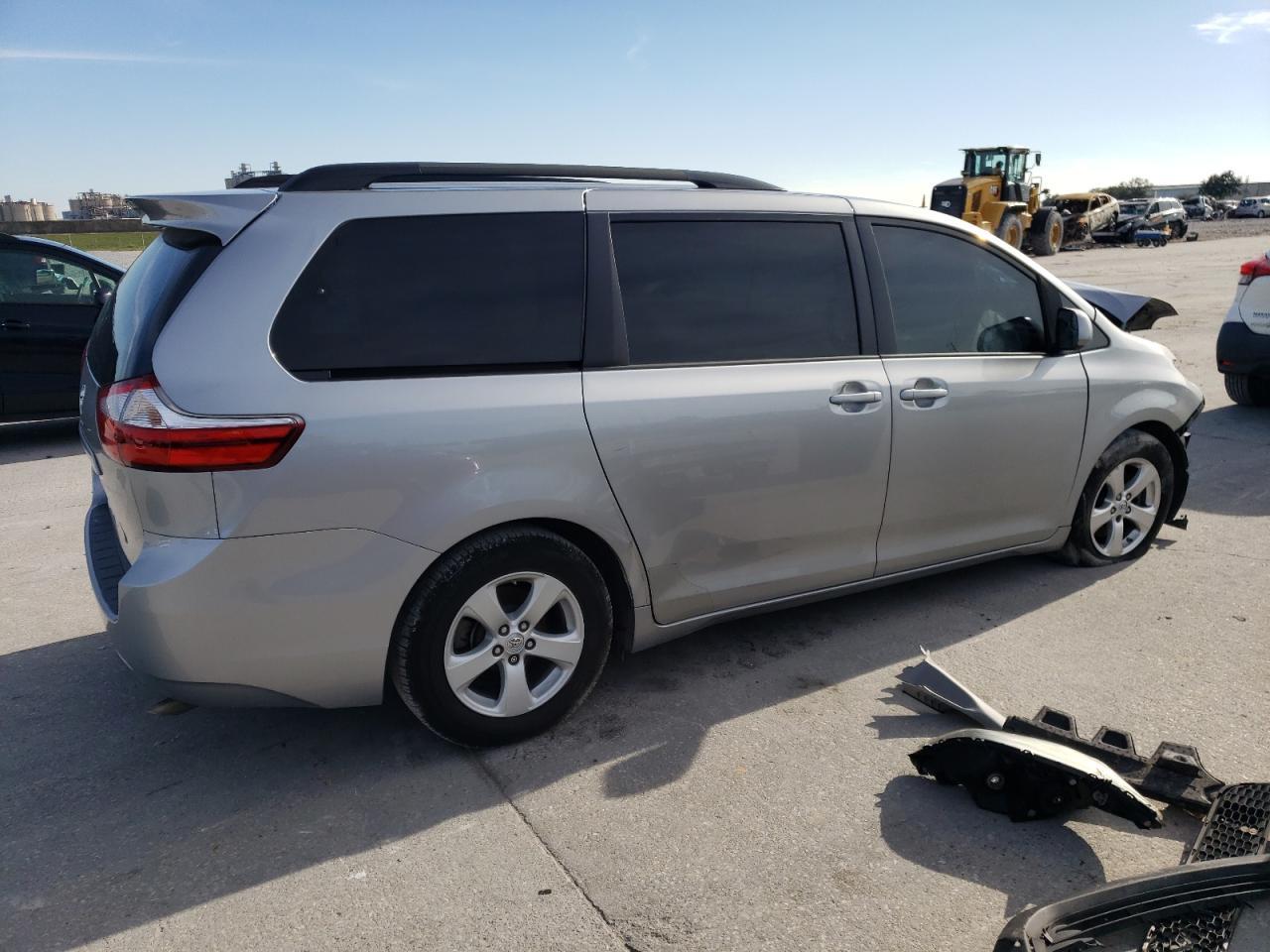 2015 Toyota Sienna Le - Фото 3