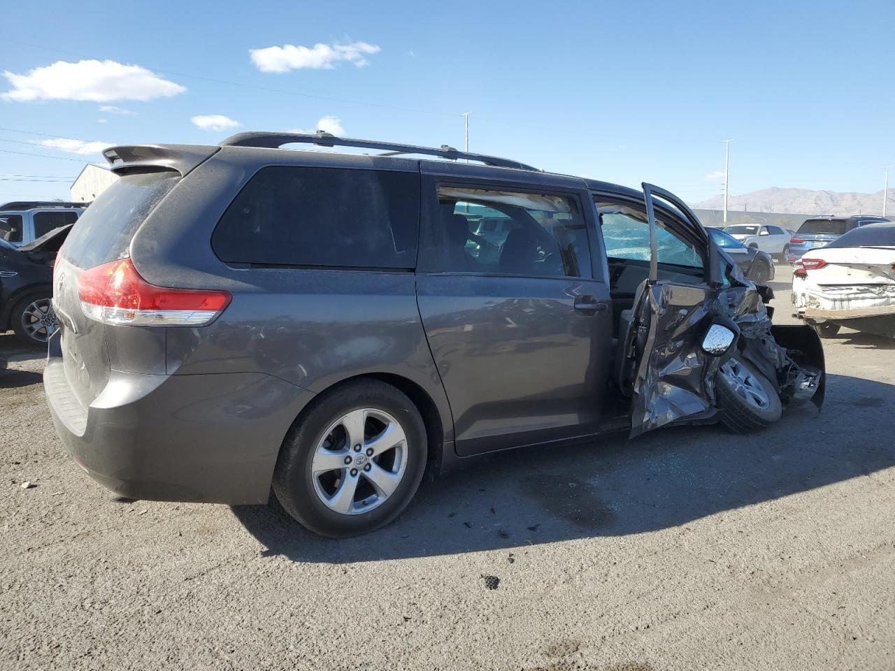 2013 Toyota Sienna Le - Фото 5