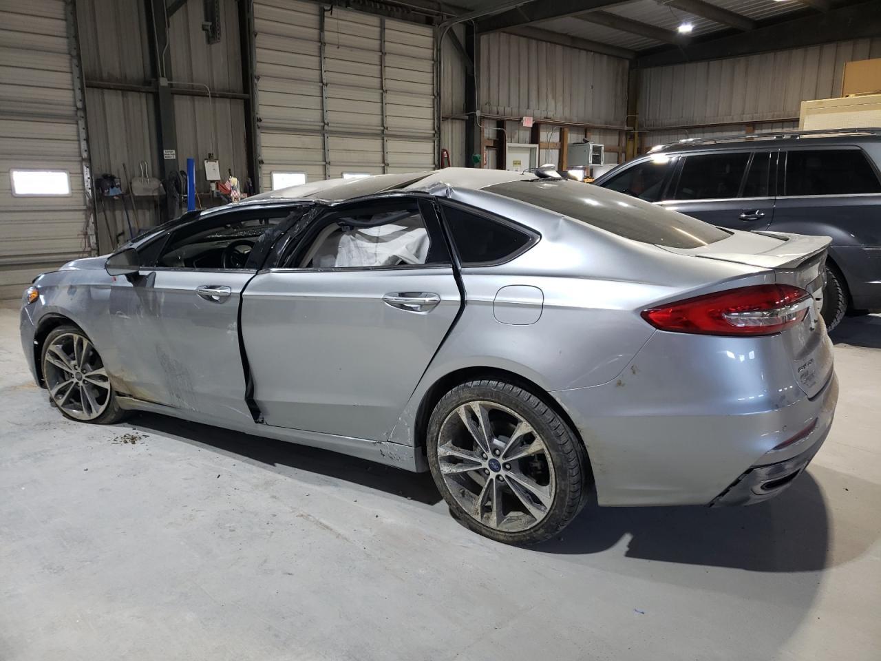 2020 Ford Fusion Titanium - Фото 2