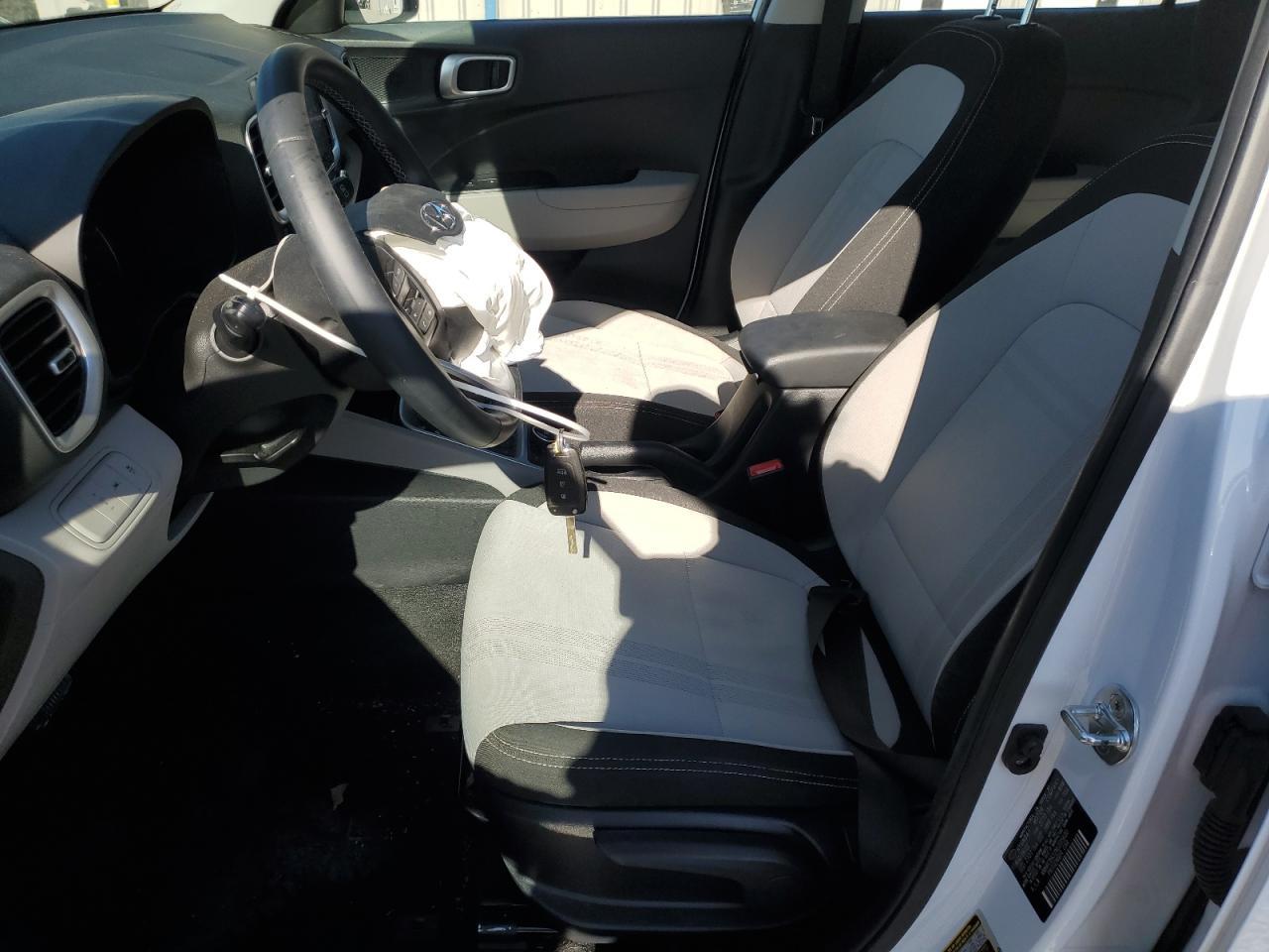 2022 Hyundai Venue Sel - Image 7