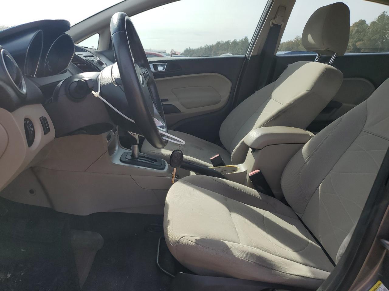 2014 Ford Fiesta Se - Фото 7