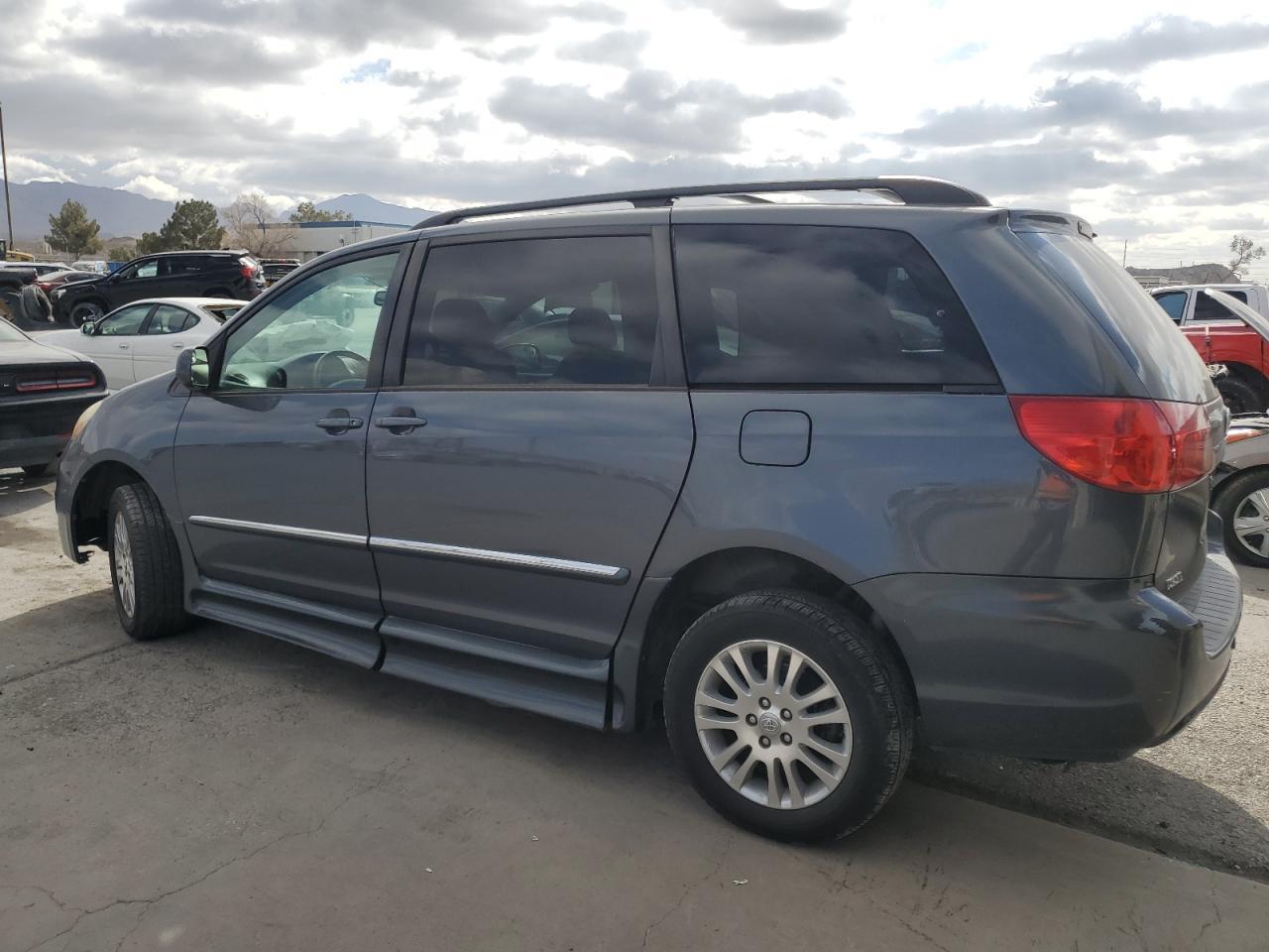 2007 Toyota Sienna Xle - Image 2