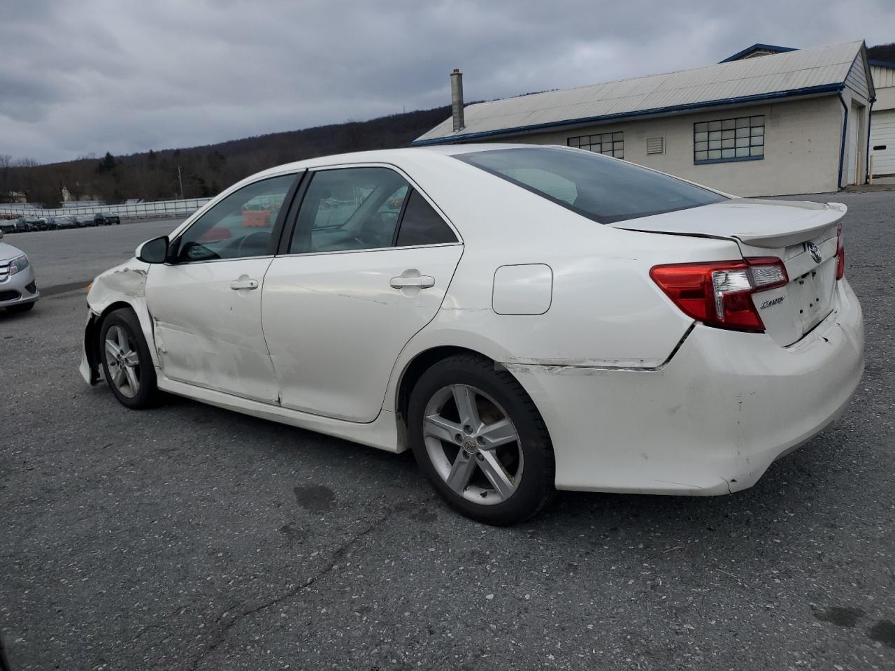 2014 Toyota Camry L - Image 2