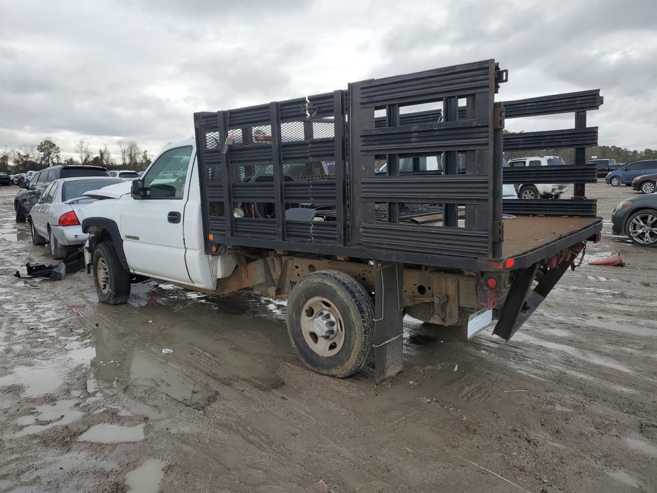 2007 Chevrolet Silverado C2500 Heavy Duty - Image 2