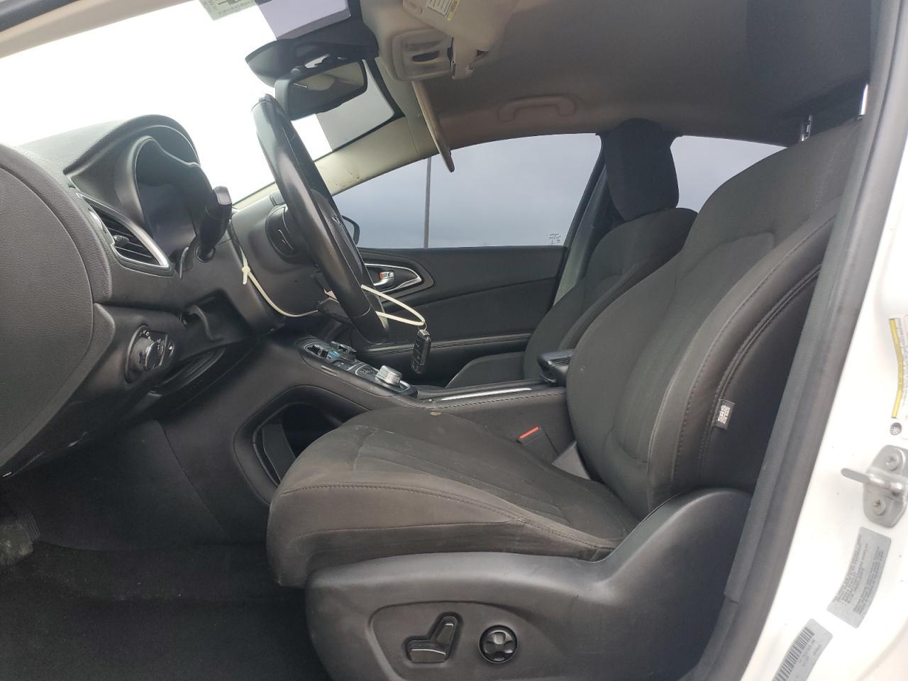 2017 Chrysler 200 Lx - Фото 7