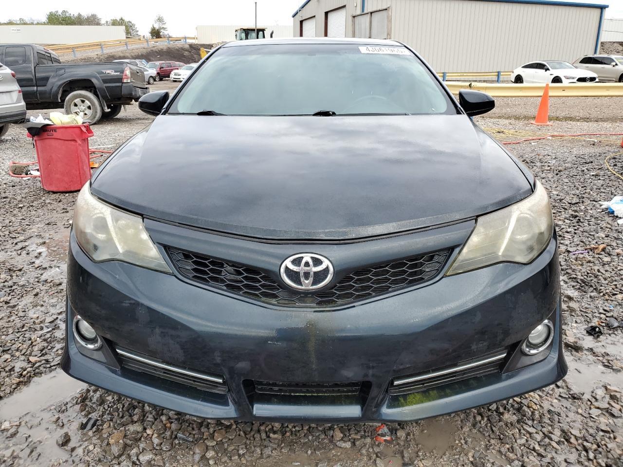 2014 Toyota Camry Se - Image 5