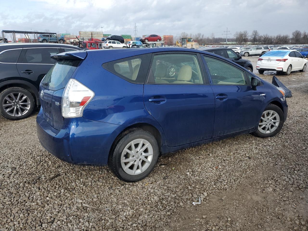 2012 Toyota Prius V - Фото 3