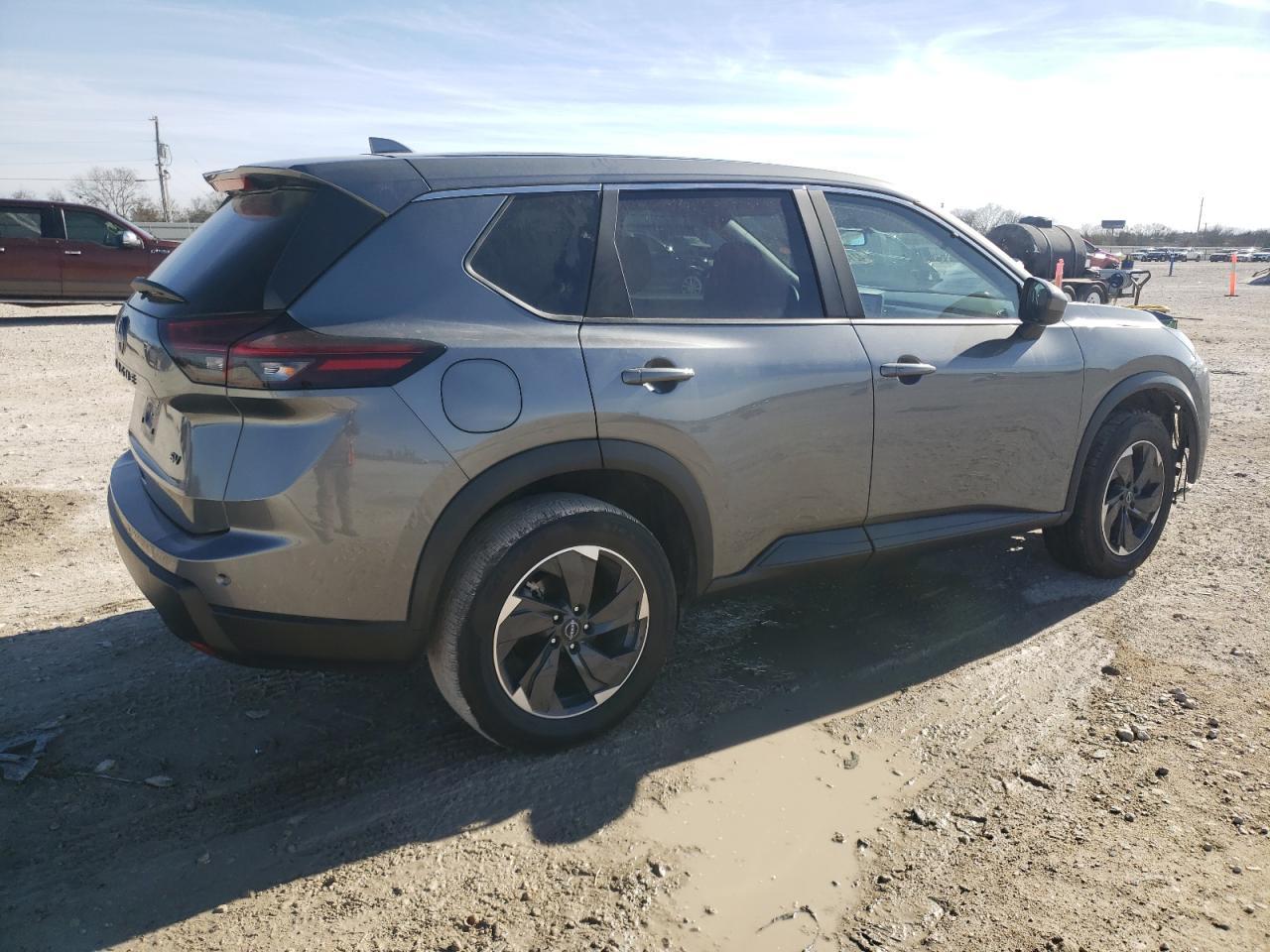 2024 Nissan Rogue Sv - Image 3