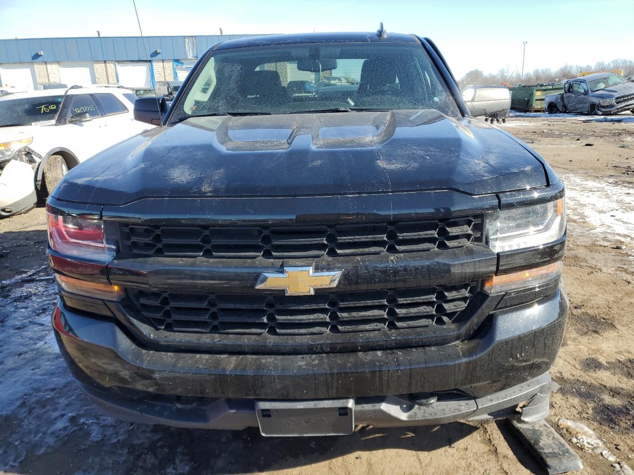 2018 Chevrolet Silverado K1500 Custom - Фото 5