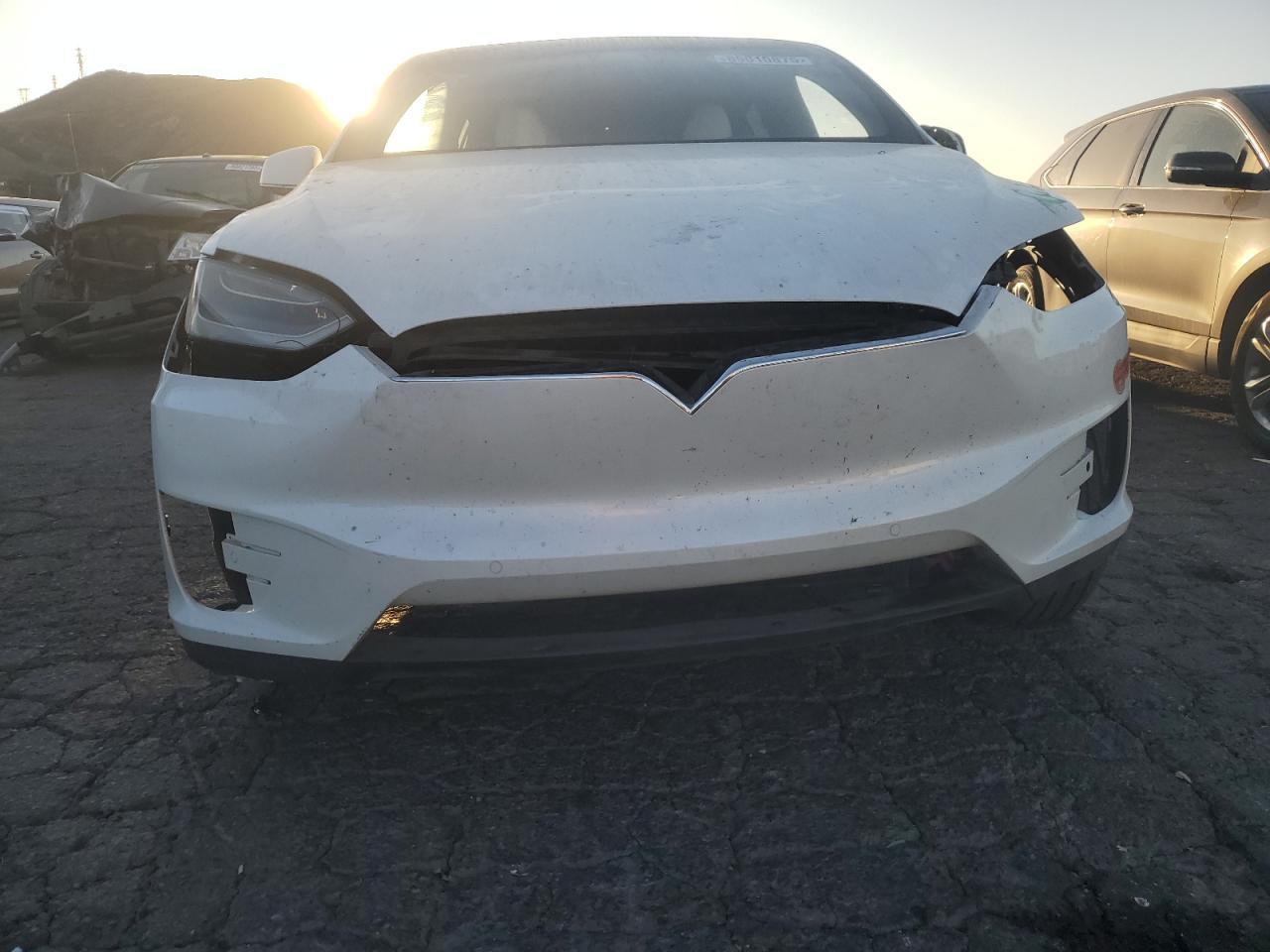 2020 Tesla Model X - Фото 5