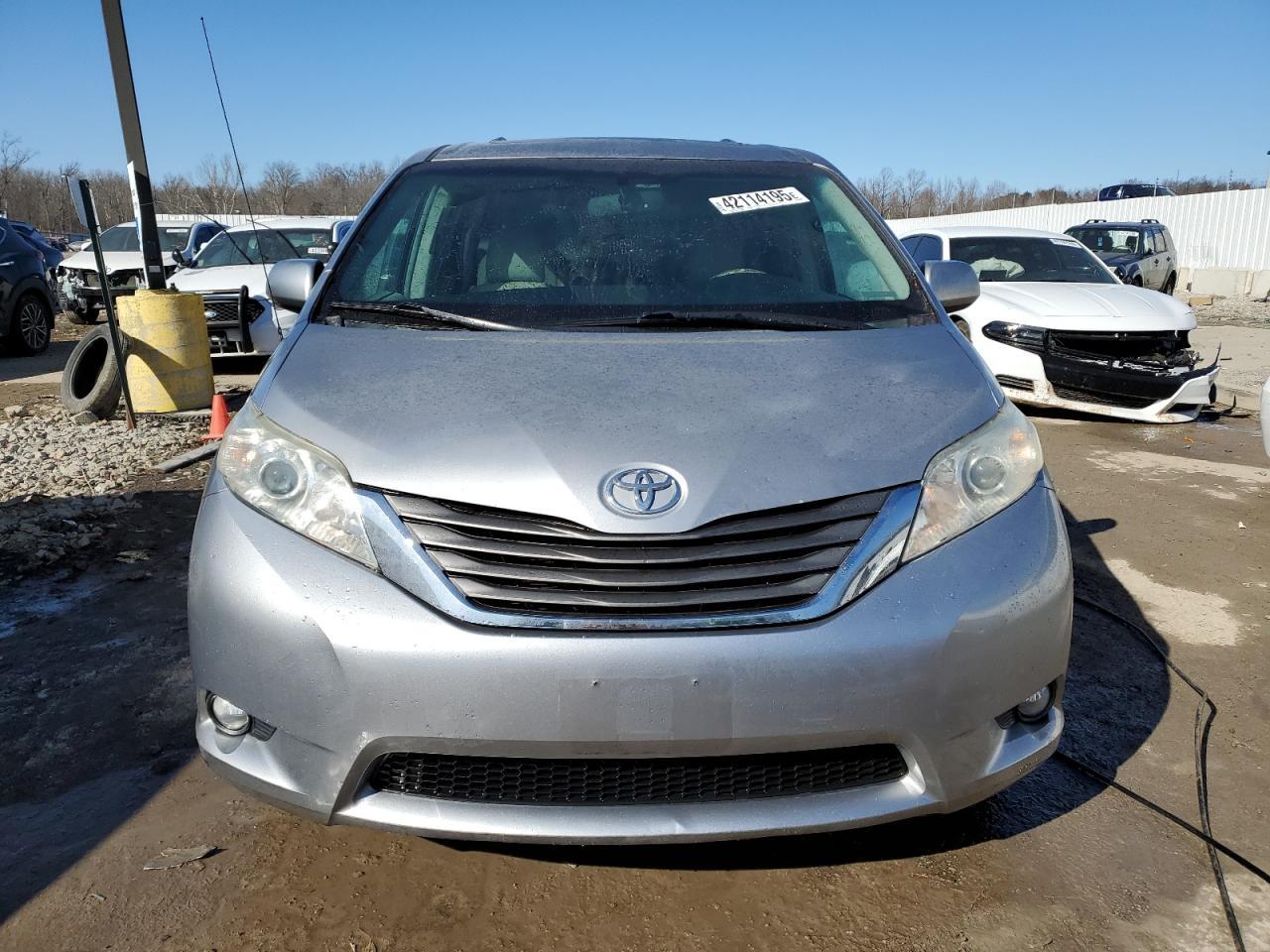 2012 Toyota Sienna Xle 8-Passenger - Фото 5