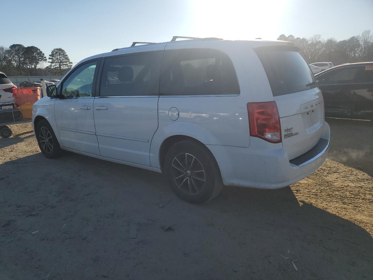 2017 Dodge Grand Caravan Sxt - Фото 2