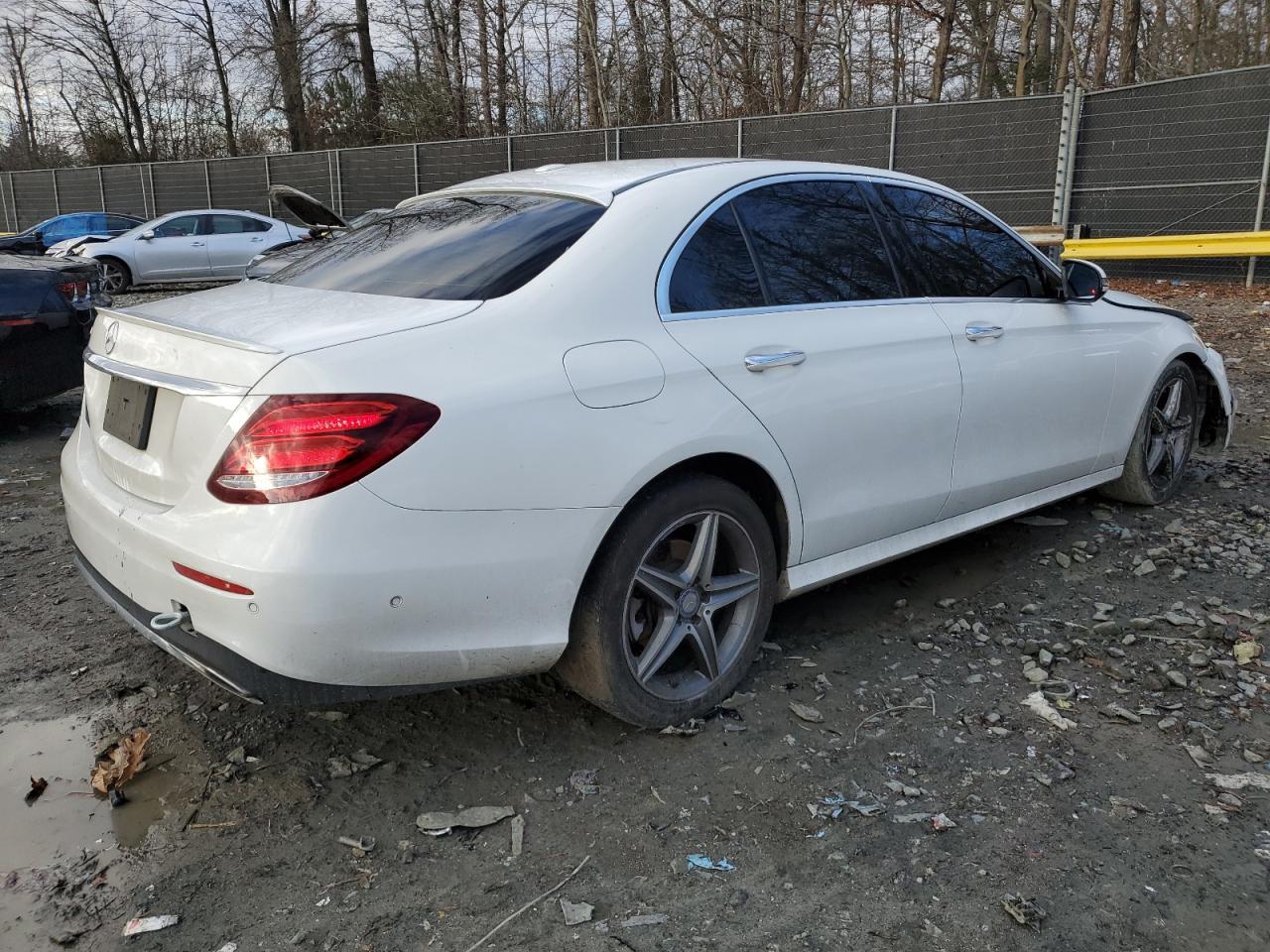 2017 Mercedes-Benz E 300 - Фото 3