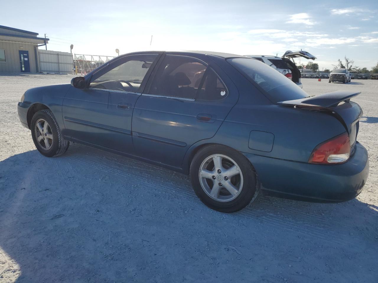 2000 Nissan Sentra Base - Фото 2