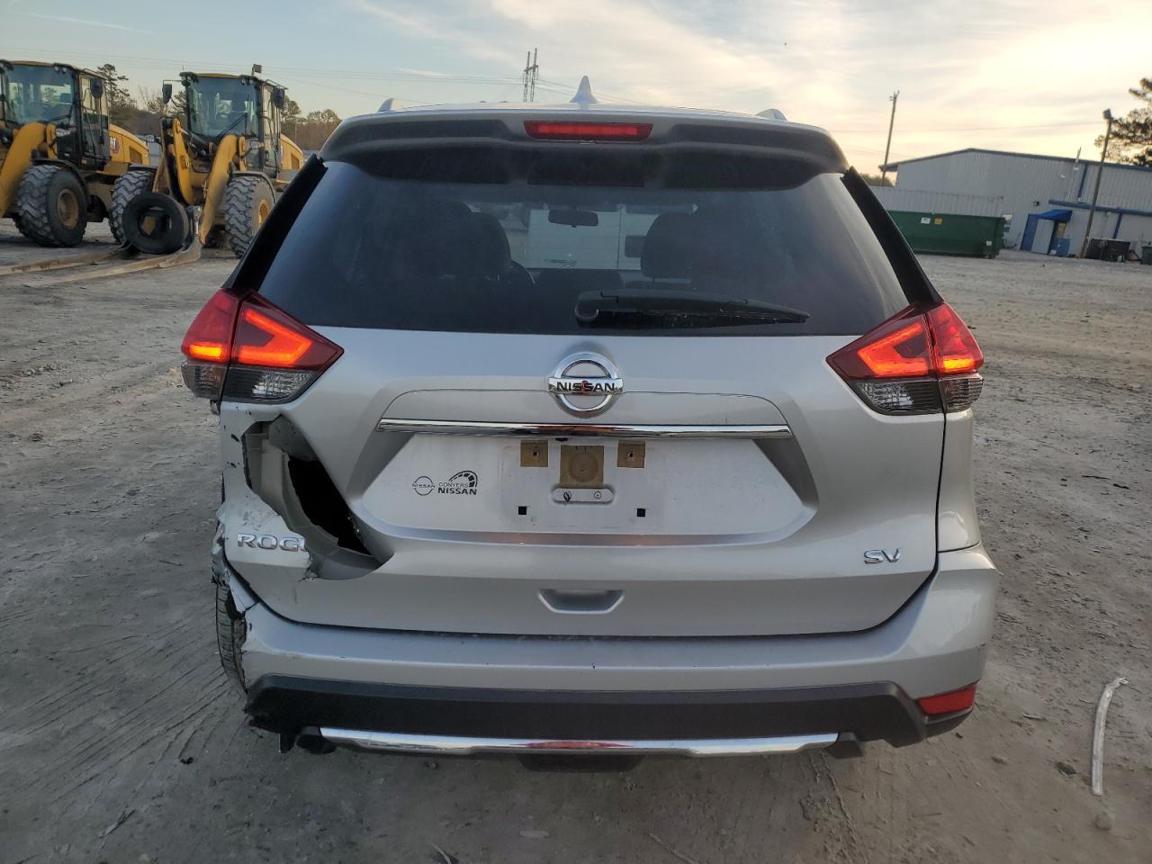 2017 Nissan Rogue S - Фото 6