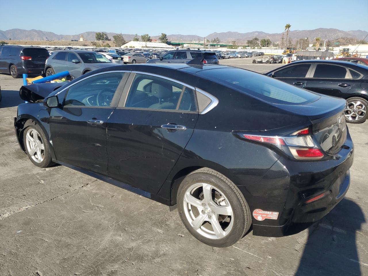 2018 Chevrolet Volt Lt - Image 2