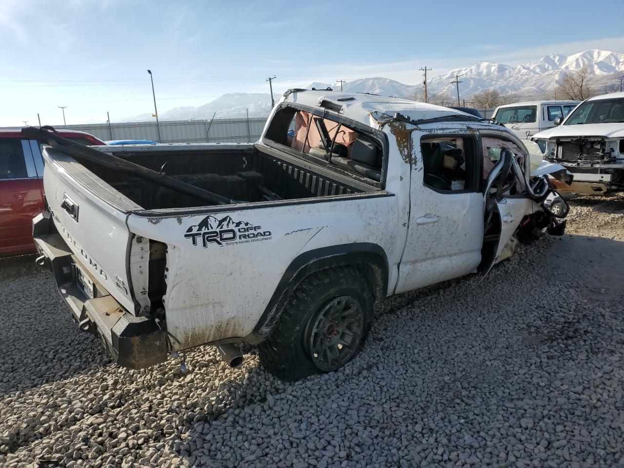 2017 Toyota Tacoma Double Cab - Image 3