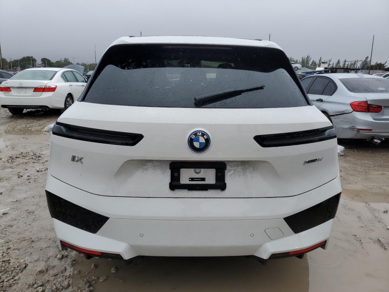 2025 BMW Ix xDrive50 - Фото 6