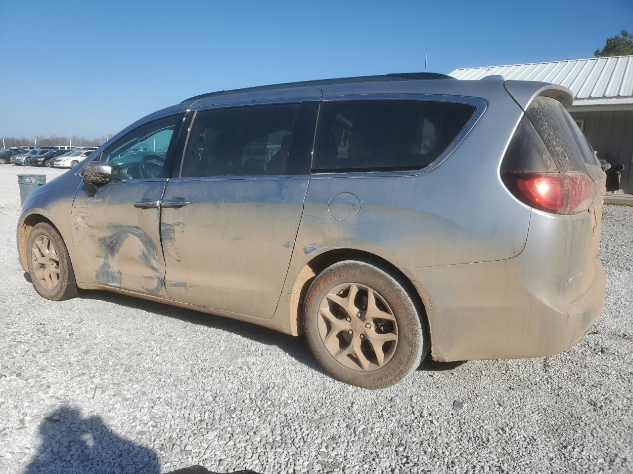 2017 Chrysler Pacifica Touring L - Image 2