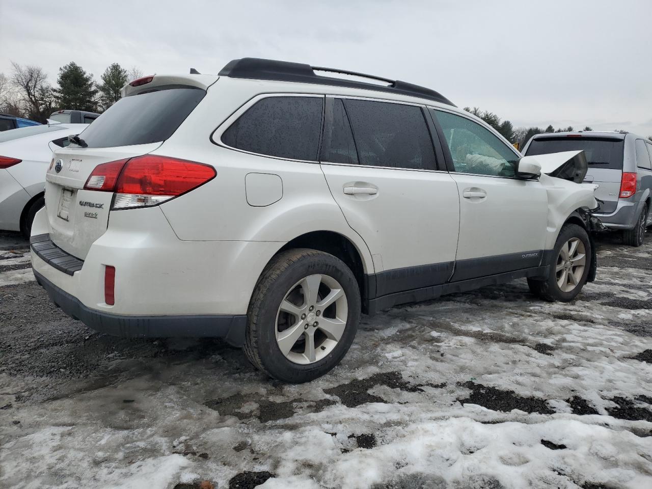 2013 Subaru Outback Li - Фото 3