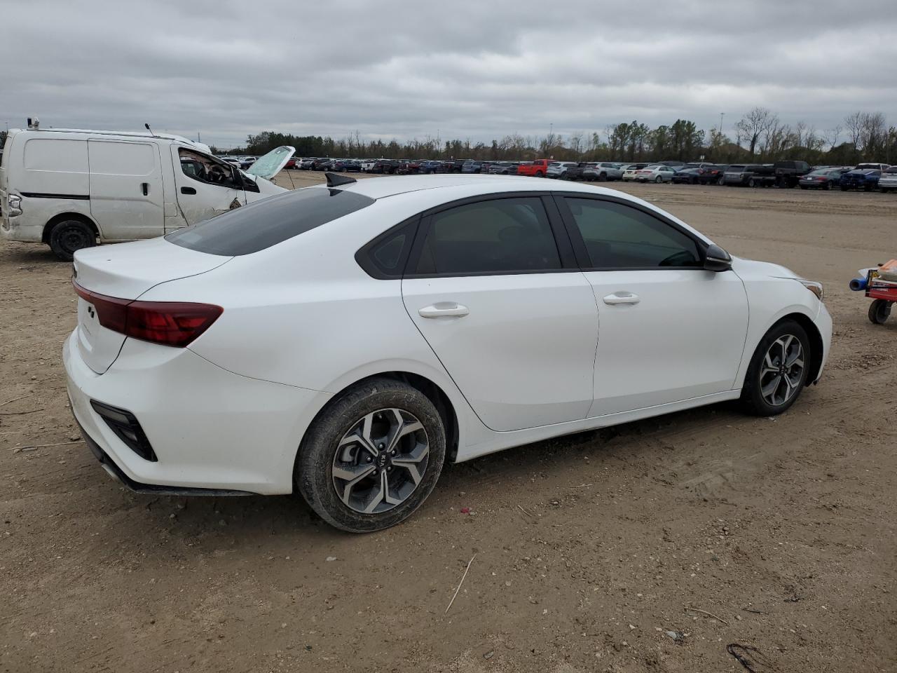 2021 Kia Forte Fe - Фото 3