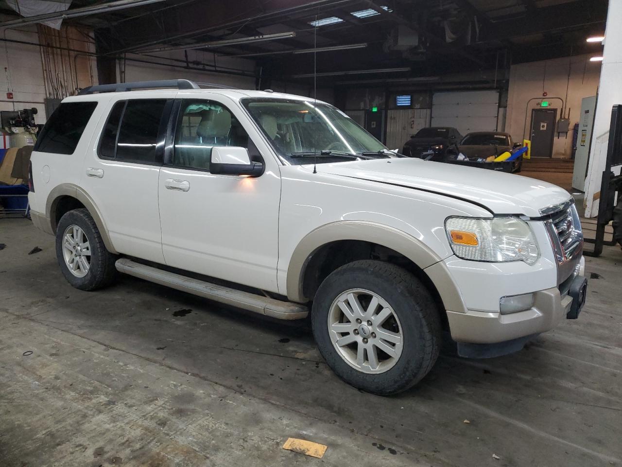 2010 Ford Explorer Eddie Bauer - Фото 4