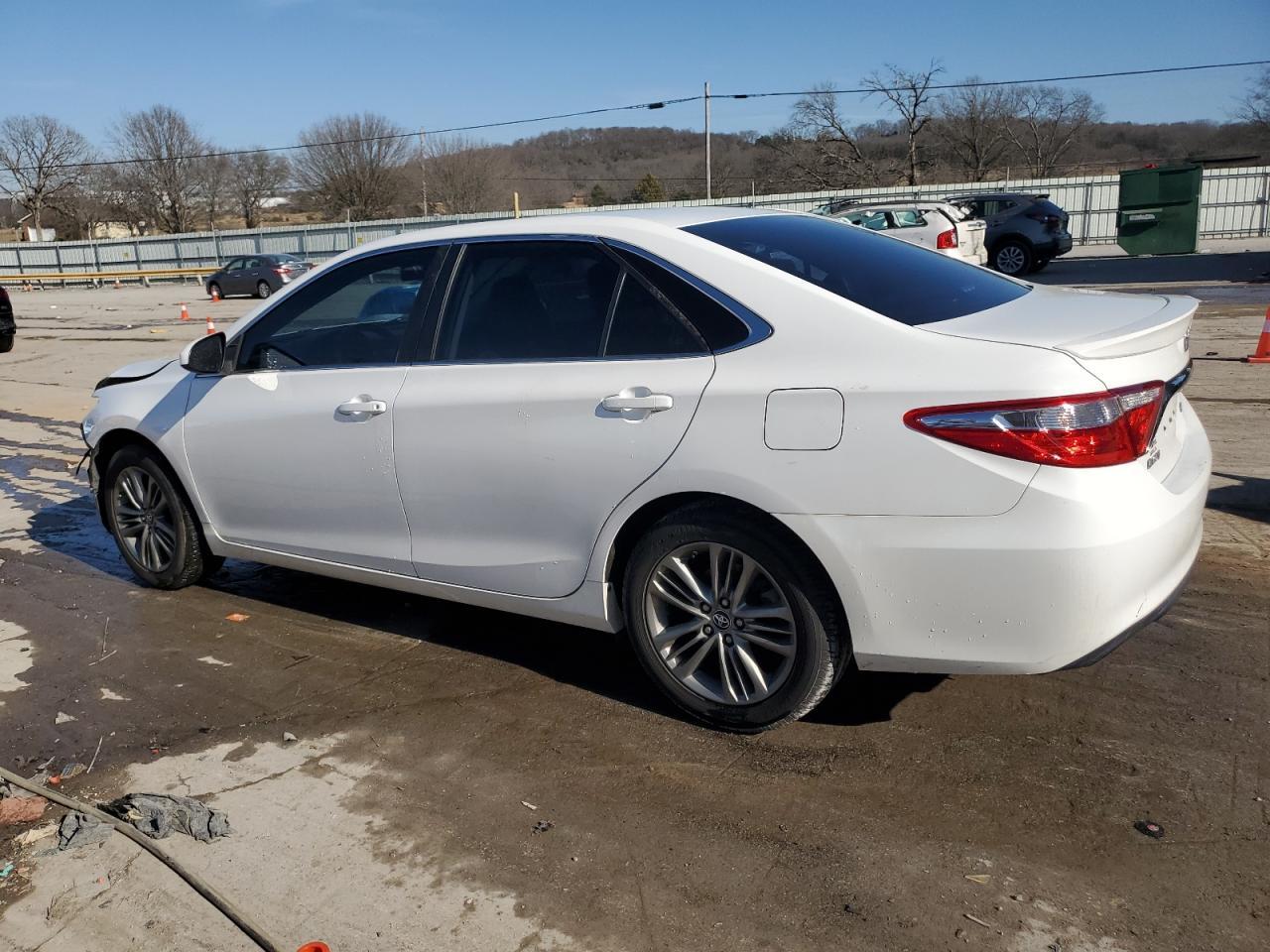 2017 Toyota Camry Le - Фото 2