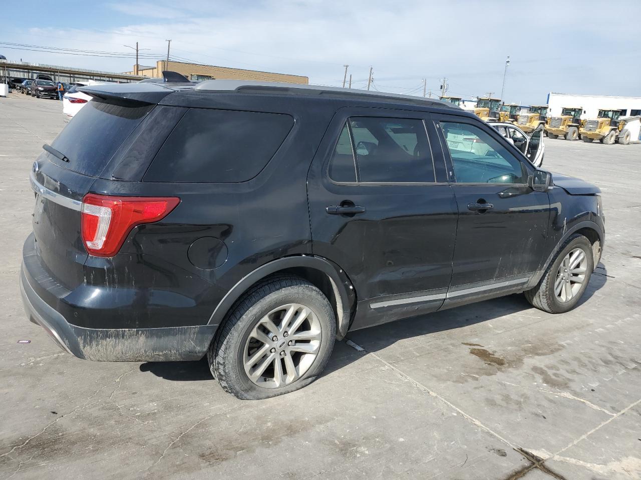 2017 Ford Explorer Xlt - Фото 3