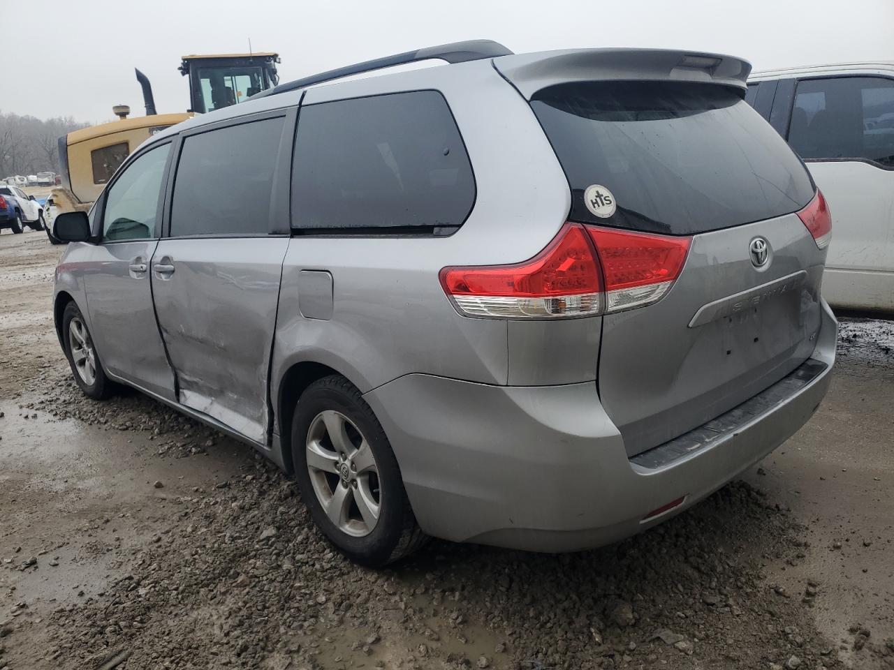 2011 Toyota Sienna Le - Фото 2