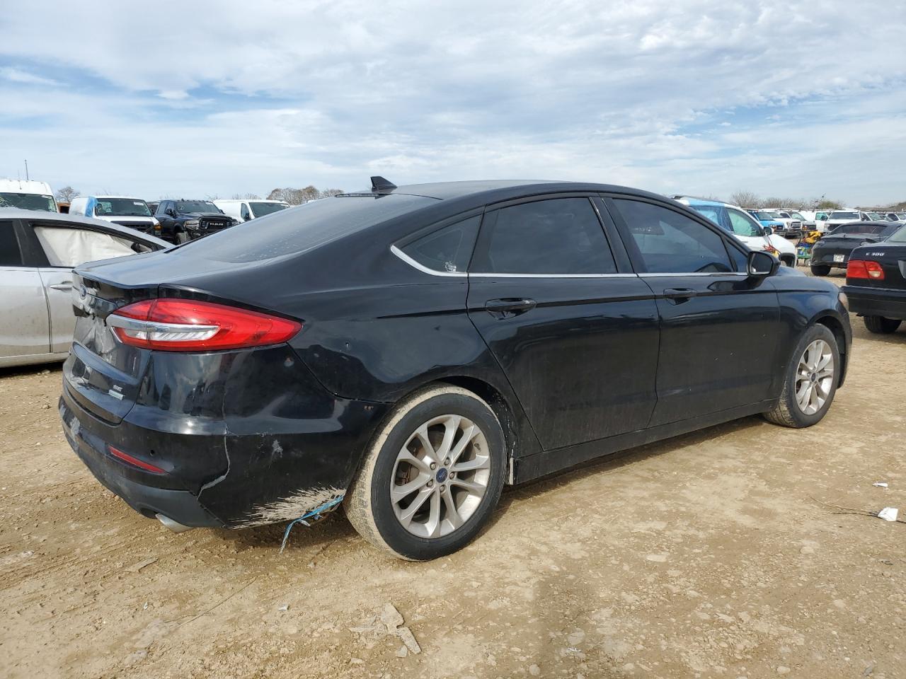 2020 Ford Fusion Se - Фото 3