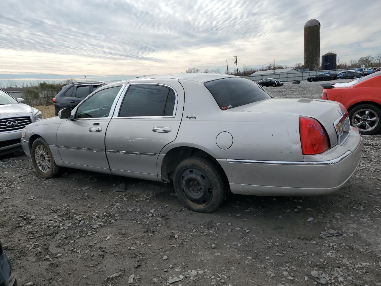 2006 Lincoln Town Car Signature Limited - Фото 2
