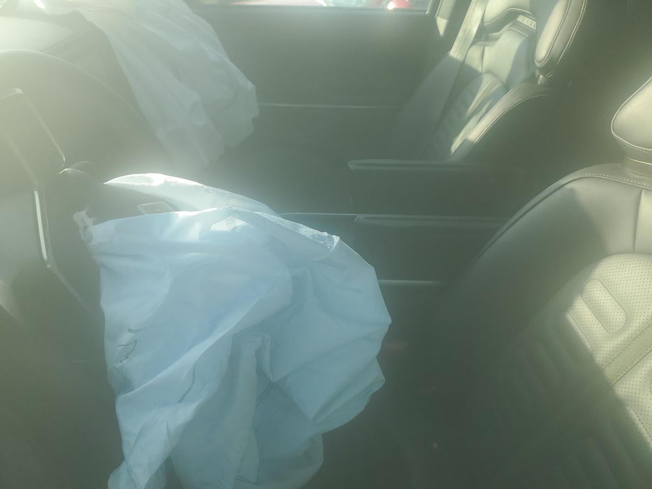 2025 Rivian R1S Adventure - Фото 7