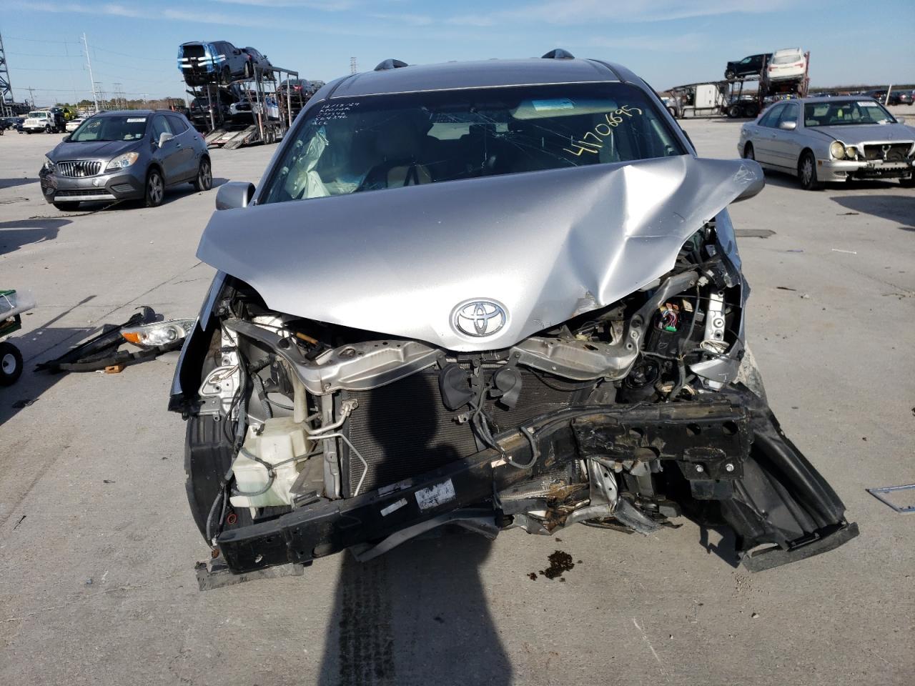 2015 Toyota Sienna Le - Фото 5