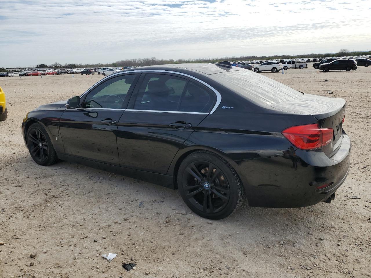 2018 BMW 330E - Фото 2