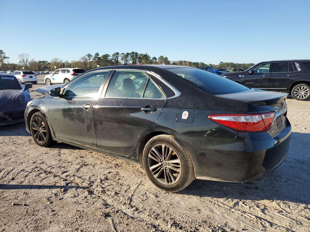 2015 Toyota Camry Le - Фото 2