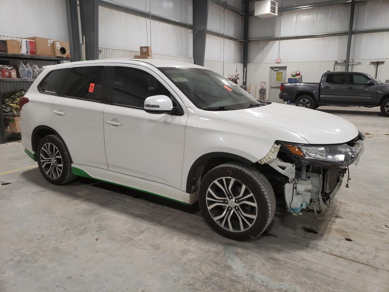 2017 Mitsubishi Outlander Se - Фото 4