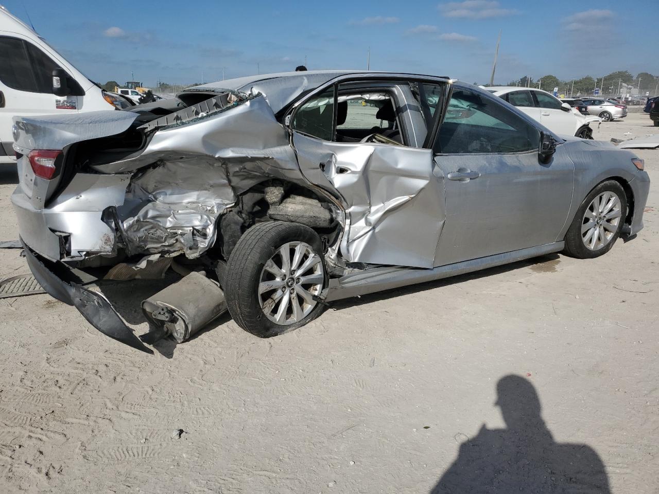 2018 Toyota Camry L - Фото 3