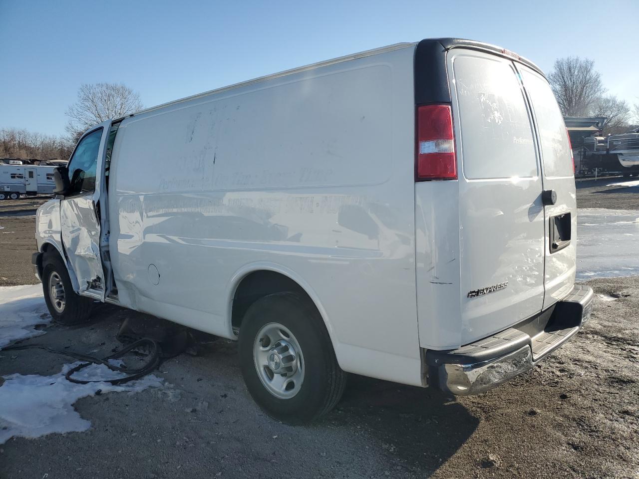 2019 Chevrolet Express G3500 - Фото 2