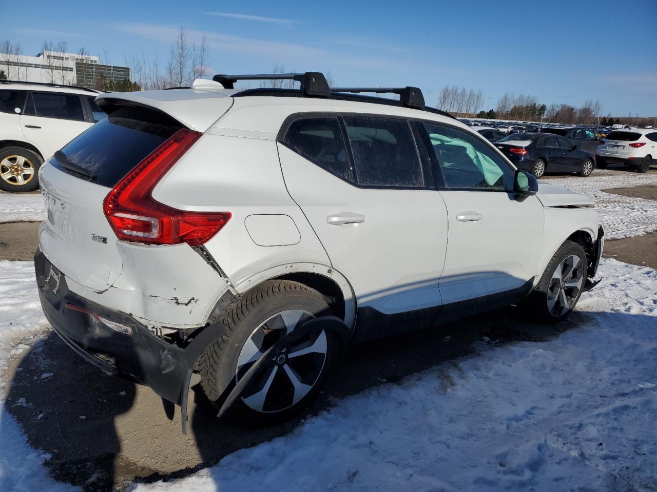 2023 Volvo Xc40 Ultimate - Image 3