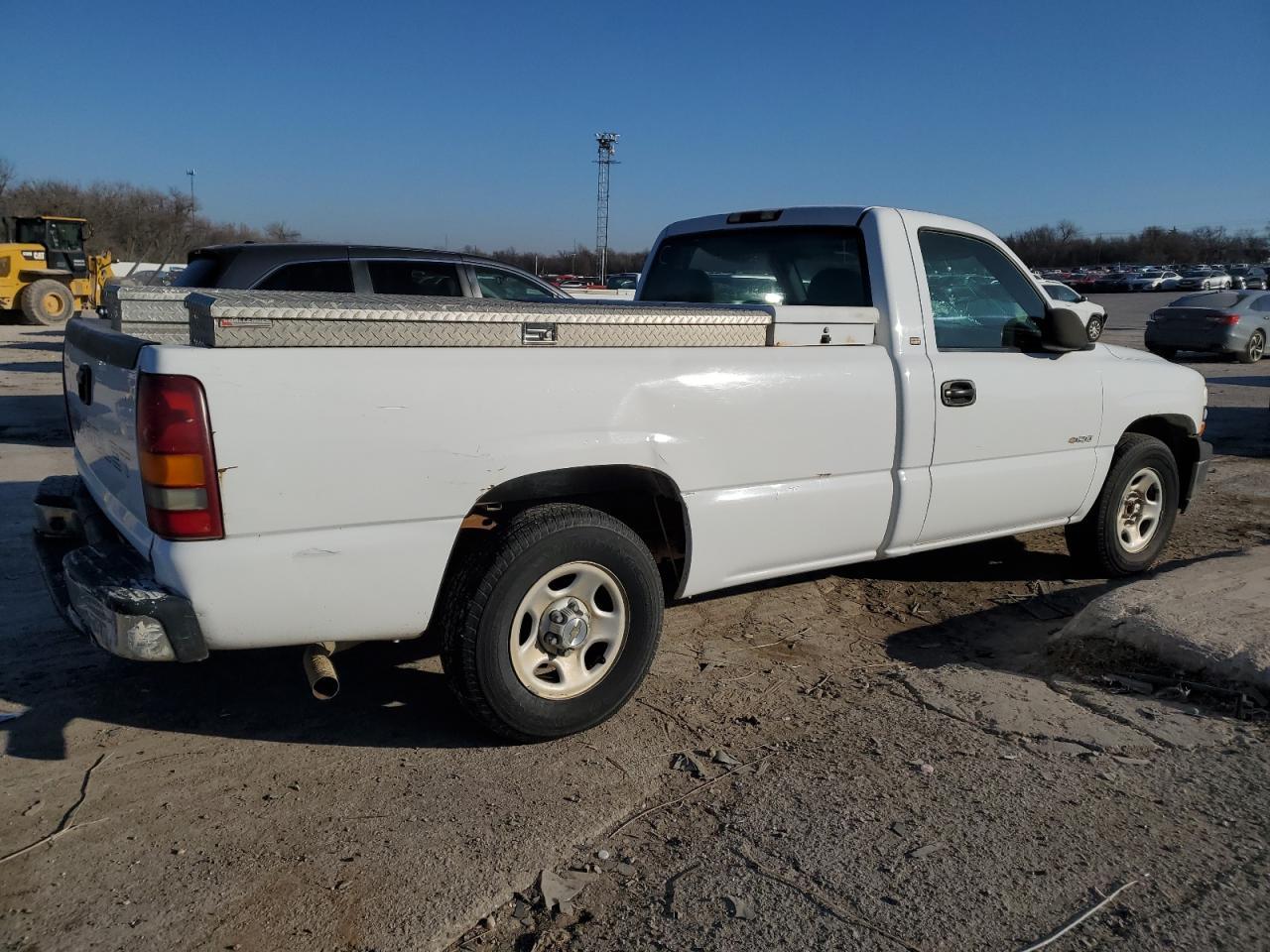 2002 Chevrolet Silverado C1500 - Image 3