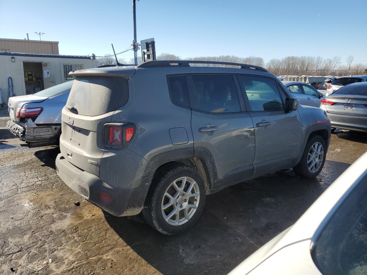 2019 Jeep Renegade Latitude - Image 3