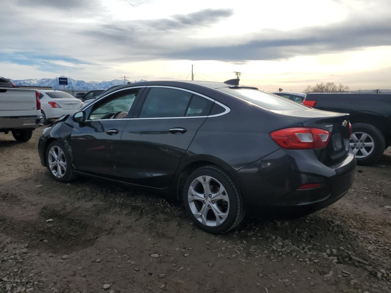 2017 Chevrolet Cruze Premier - Фото 2