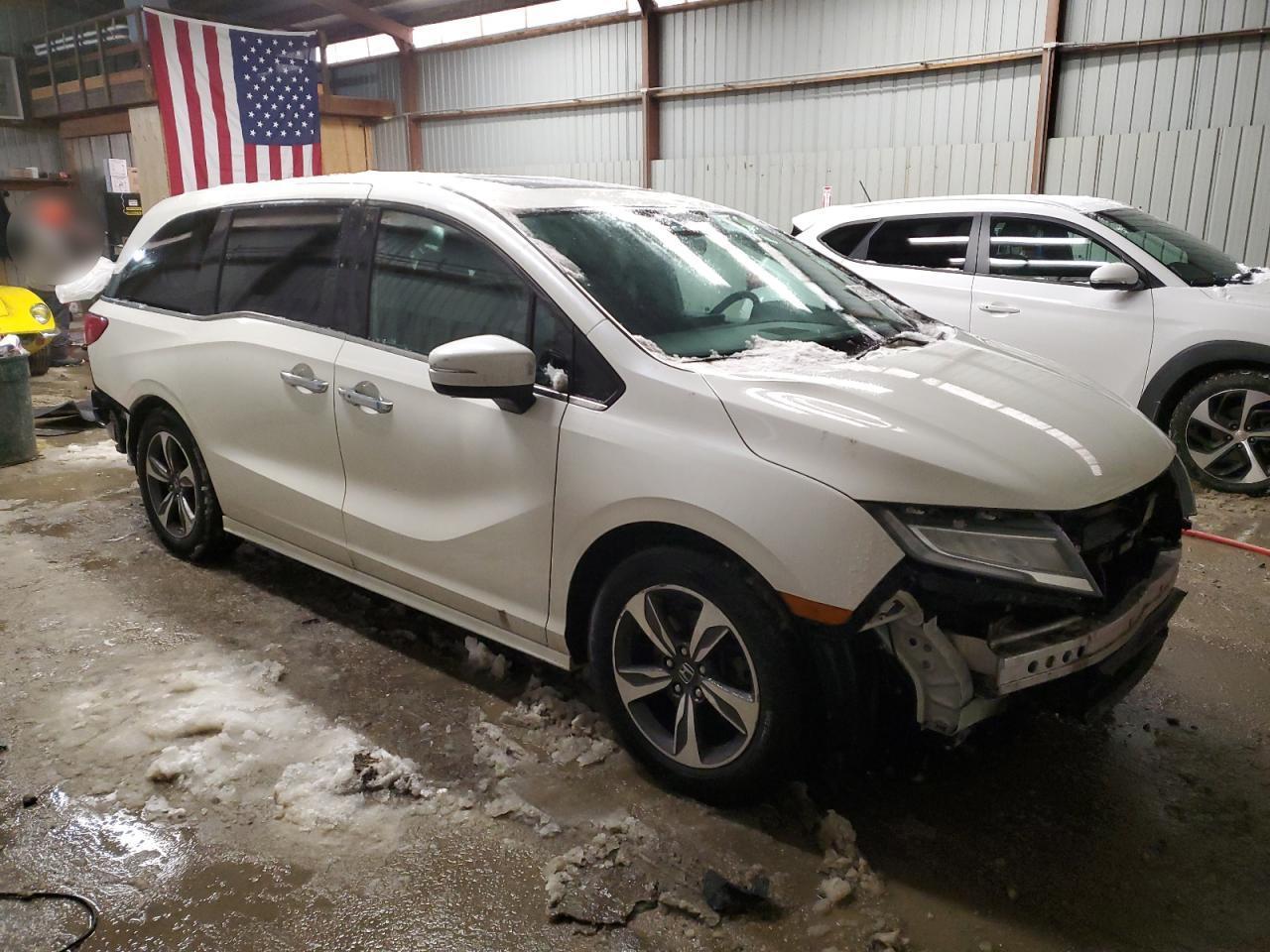 2018 Honda Odyssey Touring - Image 4