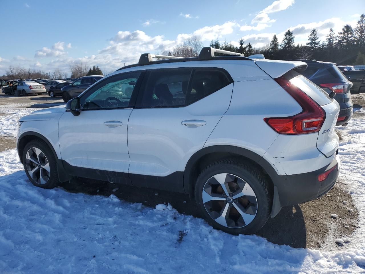 2023 Volvo Xc40 Ultimate - Image 2